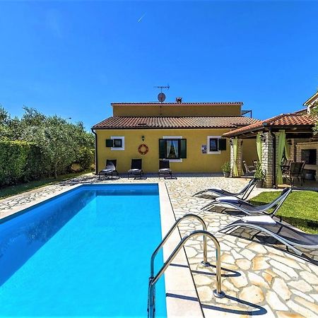 Spacious Three-Bedroom Villa Balun With Pool Porec Bagian luar foto