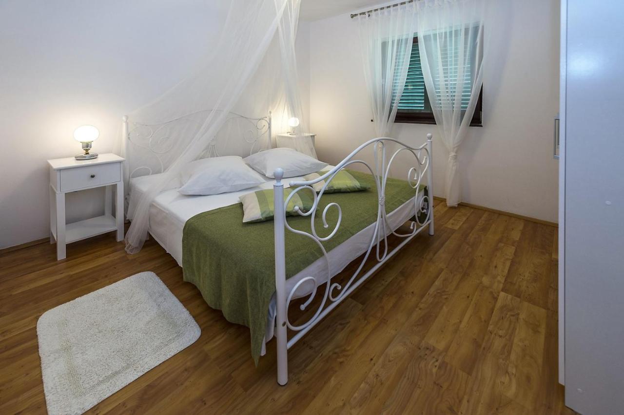 Spacious Three-Bedroom Villa Balun With Pool Porec Bagian luar foto