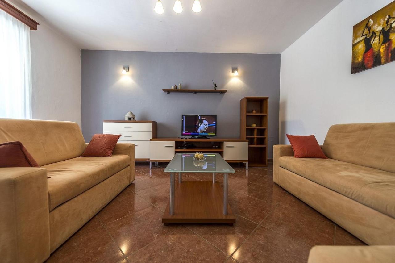 Spacious Three-Bedroom Villa Balun With Pool Porec Bagian luar foto