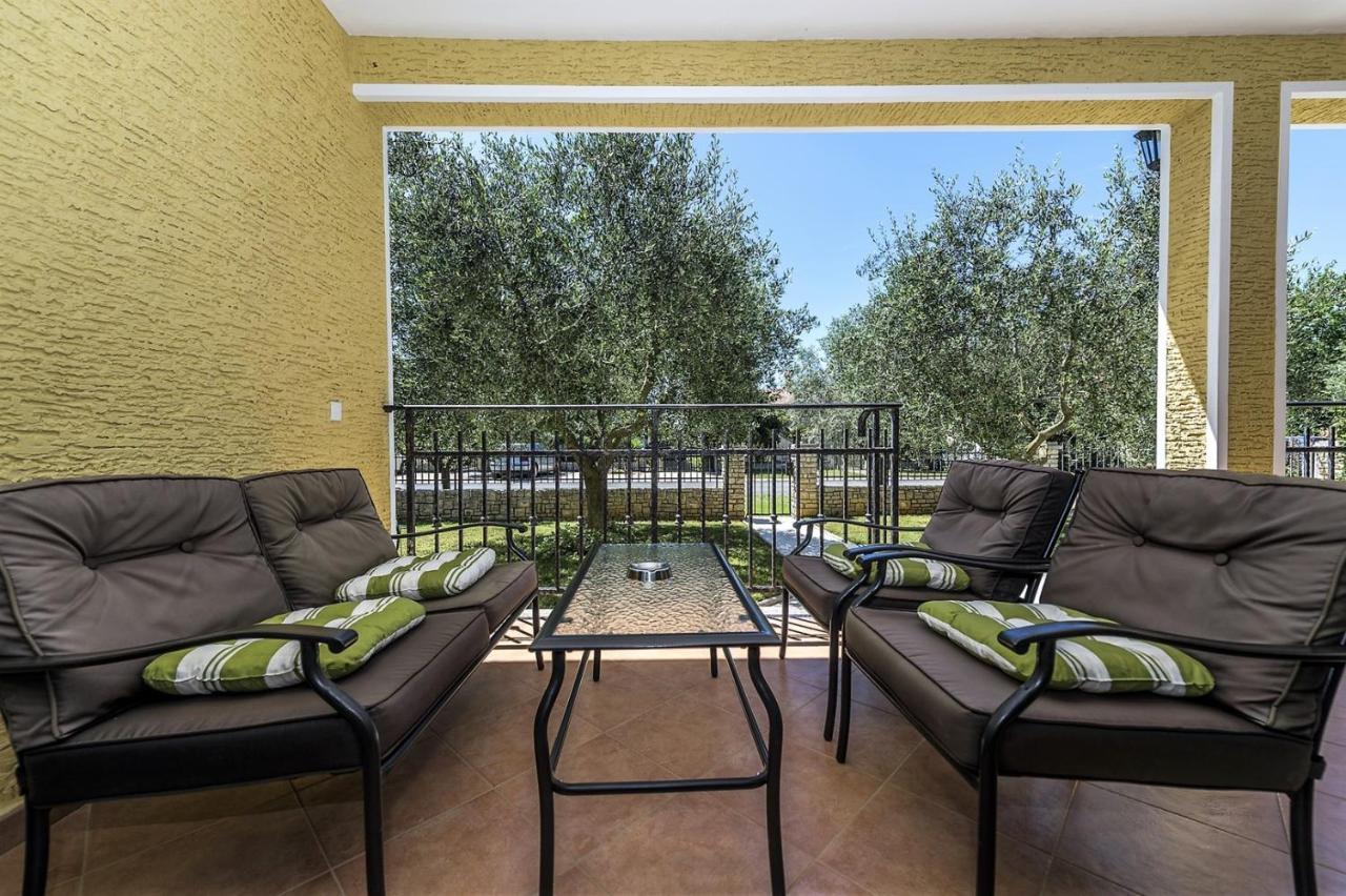 Spacious Three-Bedroom Villa Balun With Pool Porec Bagian luar foto
