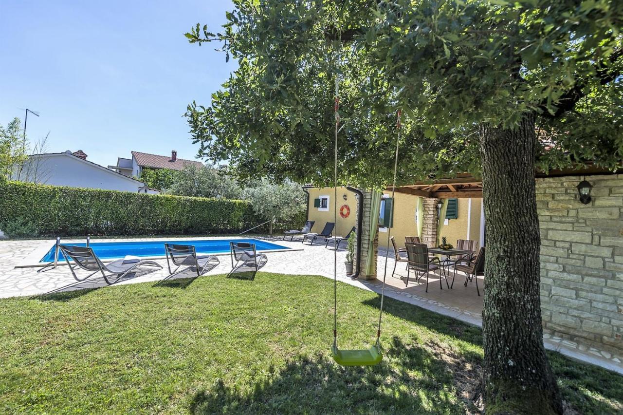 Spacious Three-Bedroom Villa Balun With Pool Porec Bagian luar foto